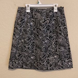 Talbots skirt Size 6, black embroider knee length